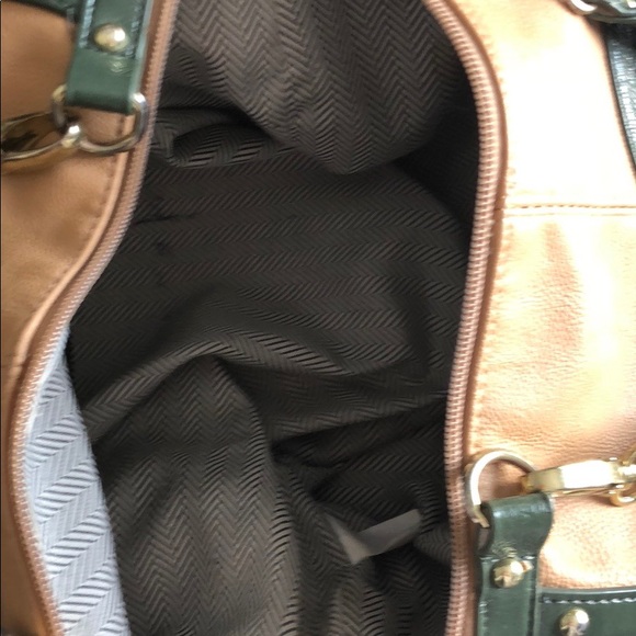 Steve Madden Green/Tan 5 pocket handbag w/ strap - Picture 4 of 4